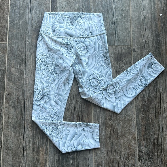 lululemon athletica Pants - Lululemon Leggings size 6 like new